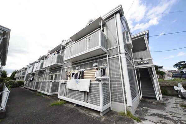 メゾンテヅカAの物件外観写真